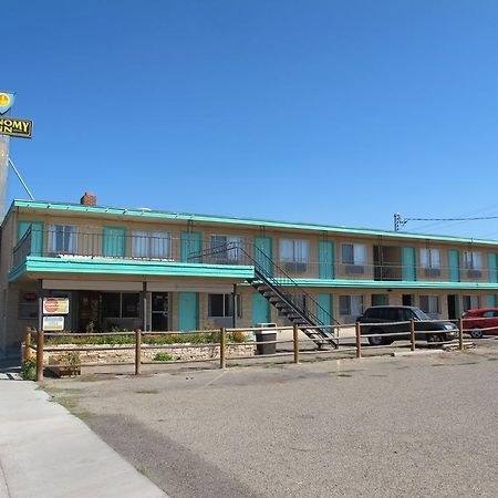 Economy Inn أونتاريو المظهر الخارجي الصورة